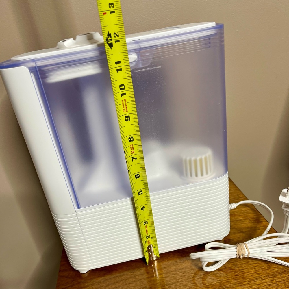 Levoit White Humidifier - Picture 6 of 15
